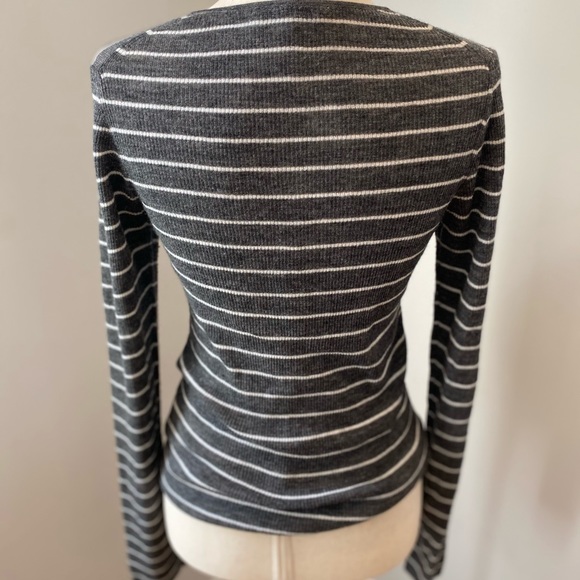 Vince 100% Wool sweater - Picture 3 of 6